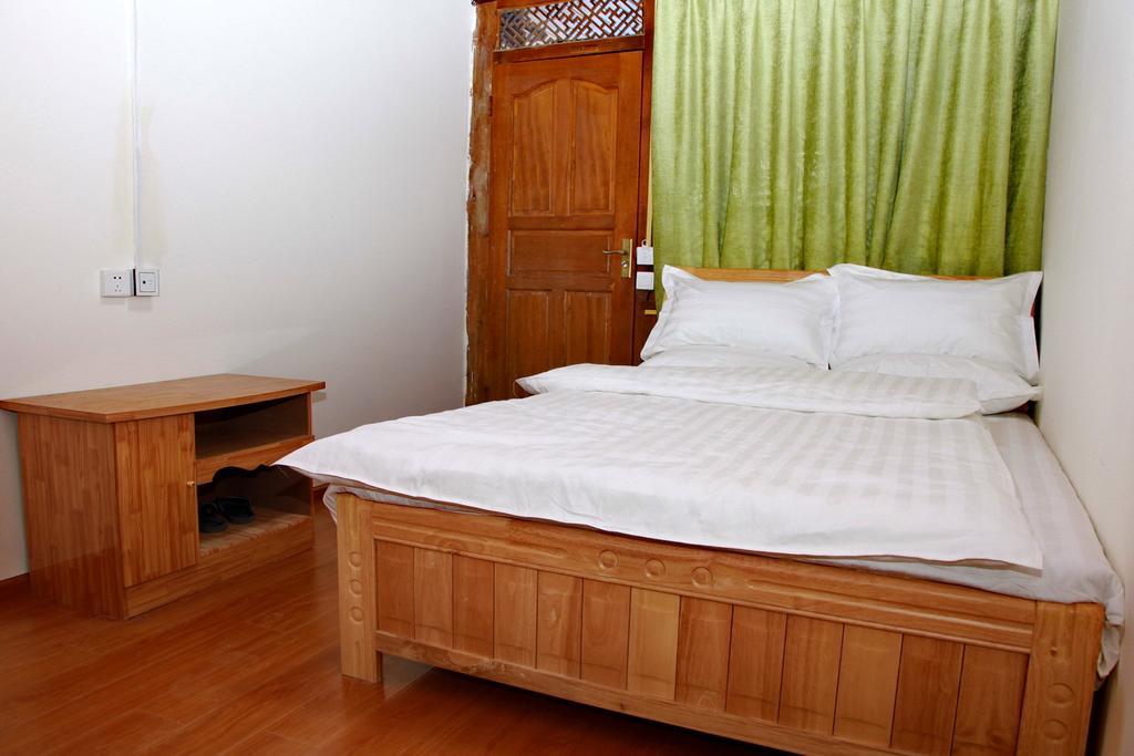 Runtong International Youth Hostel Лицзян Номер фото