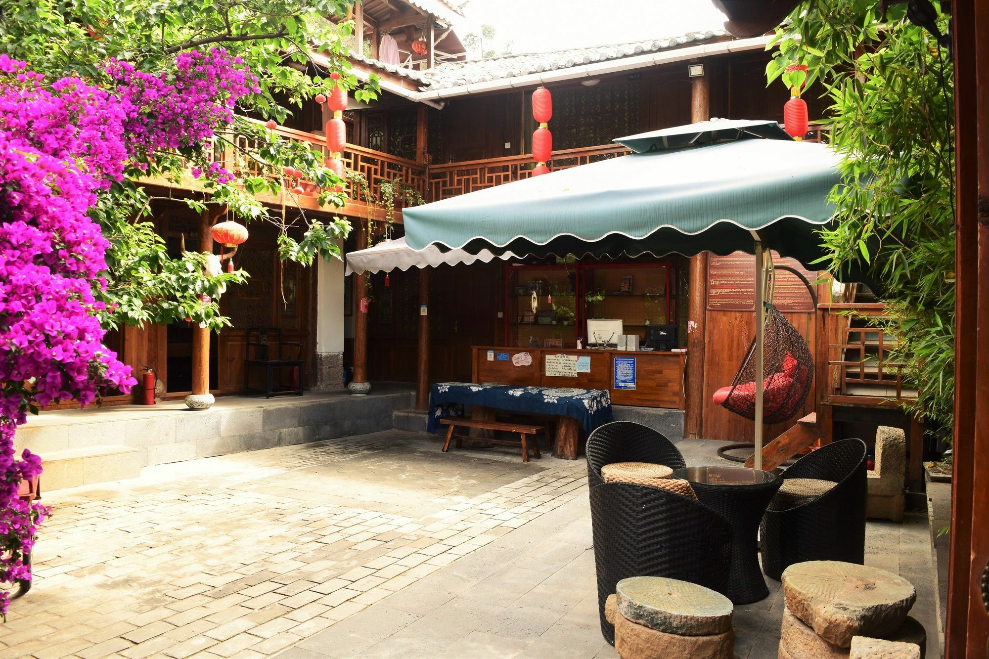 Runtong International Youth Hostel Лицзян Экстерьер фото